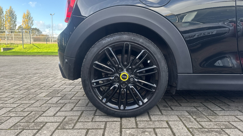 MINI Hatchback 135kW Cooper S Level 2 33kWh 3dr Auto Electric Hatchback